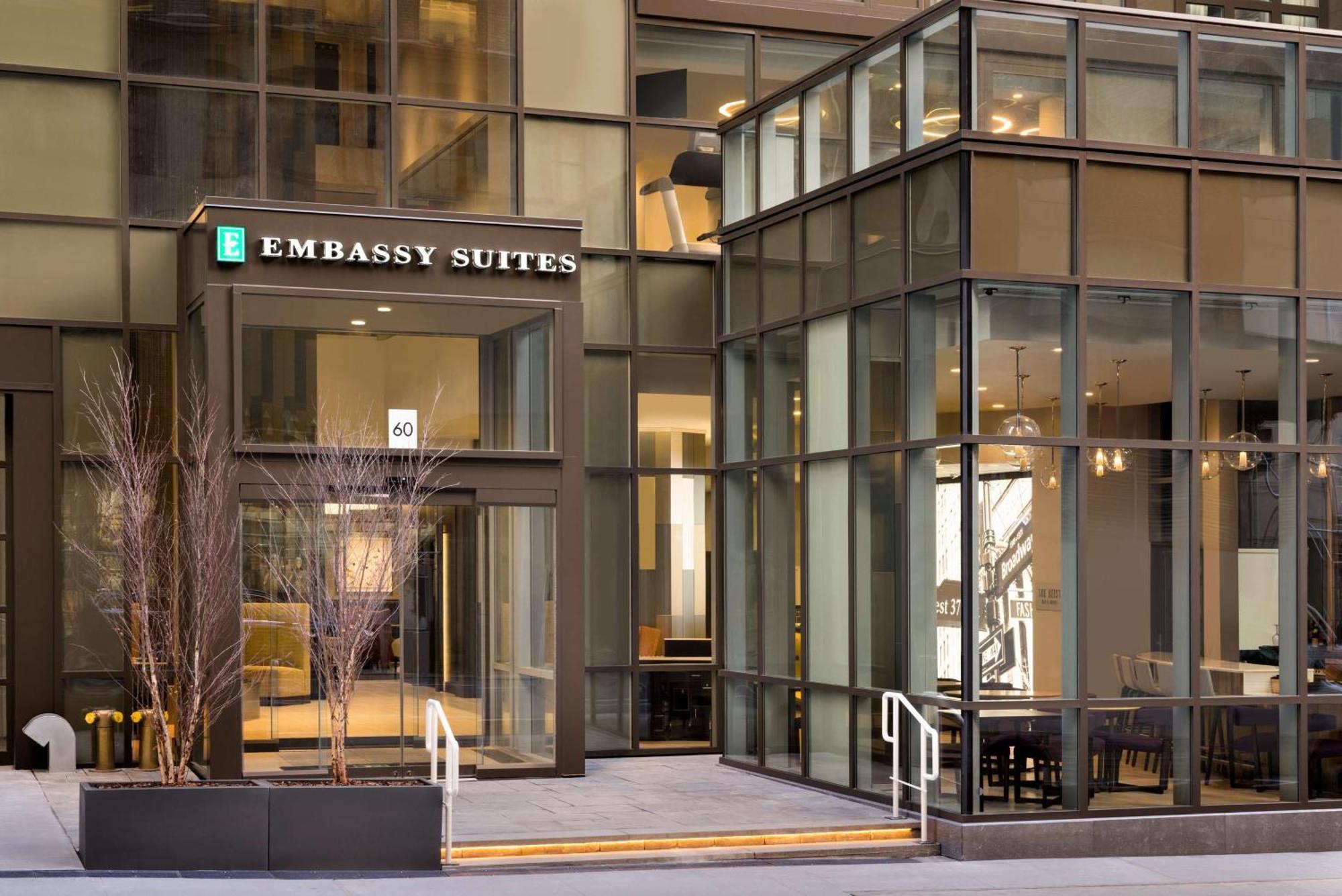 Embassy Suites By Hilton New York Manhattan Times Square מראה חיצוני תמונה